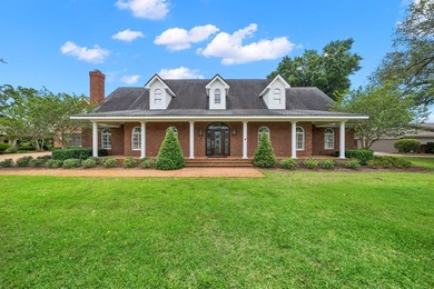 Nestled in the heart of Kings Point, one of Panama City's most - photo 5