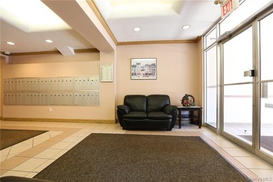 Pet-Friendly Corner Unit with Indoor Garage Parking - Just a - photo 15