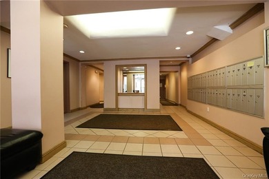 Pet-Friendly Corner Unit with Indoor Garage Parking - Just a - photo 16
