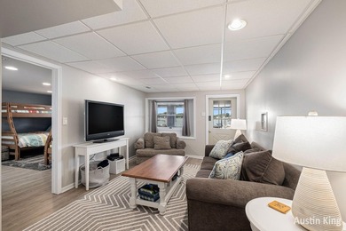 SELLER TO ENTERTAIN OFFERS BETWEEN $749,900 AND $789,876 - photo 20