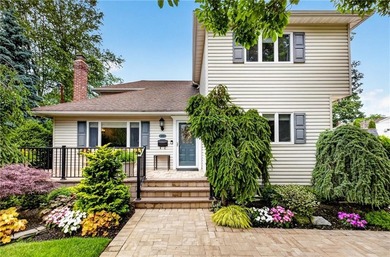 Welcome to this exceptional multi-generational property in the - photo 1