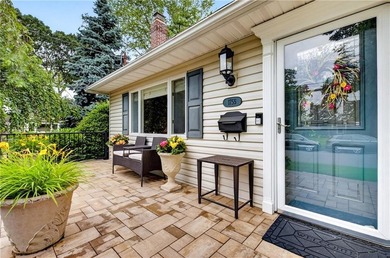 Welcome to this exceptional multi-generational property in the - photo 4