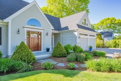 Discover the perfect blend of coastal charm and comfort in this - photo 7