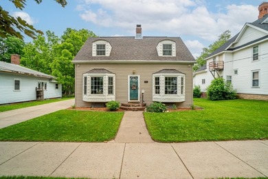 Lake Menomin Home For Sale in Menomonie Wisconsin