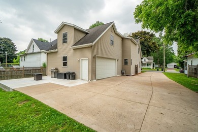 Charming 3-Bedroom, 2.5-Bath Home in Menomonie with Stylish - photo 2
