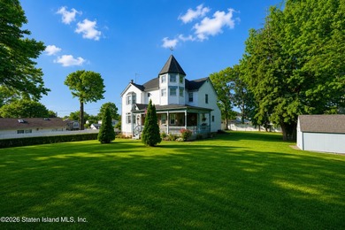 24 Ross Lane - Eltingville, Staten Island Step back in time and - photo 6