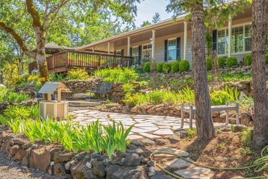 (private lake, pond, creek) Home For Sale in Trail Oregon