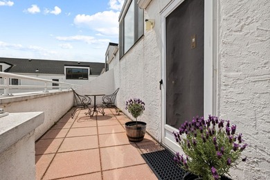 Sophisticated duplex living in the heart of Great Neck. This - photo 15