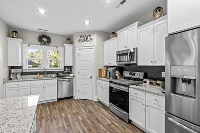 Incredible opportunity to purchase this waterfront 3 bedroom, 2 - photo 18