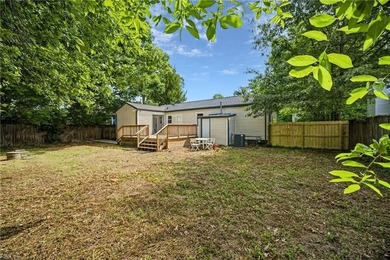 Charming 3 Bedroom 1 Bathroom Ranch with a sizeable fenced in - photo 22