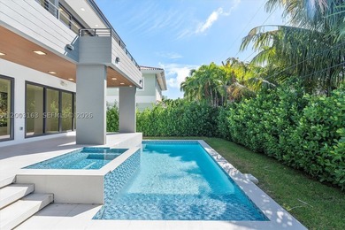 This 5 bed, 5.5 bath residence, new construction and never lived - photo 4