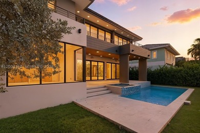 This 5 bed, 5.5 bath residence, new construction and never lived - photo 5