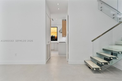 This 5 bed, 5.5 bath residence, new construction and never lived - photo 9