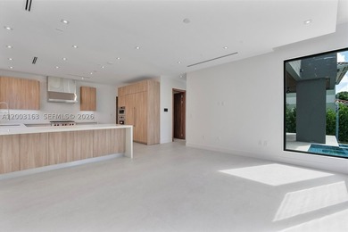 This 5 bed, 5.5 bath residence, new construction and never lived - photo 10
