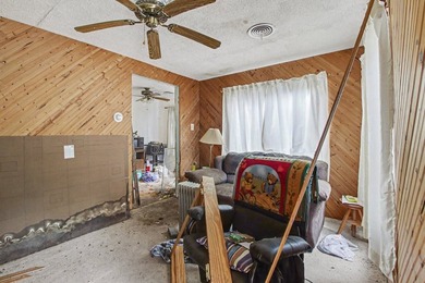 Opportunity awaits with this 2-bedroom, 1-bath home in Round - photo 4