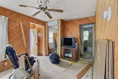 Opportunity awaits with this 2-bedroom, 1-bath home in Round - photo 5
