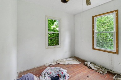Opportunity awaits with this 2-bedroom, 1-bath home in Round - photo 9