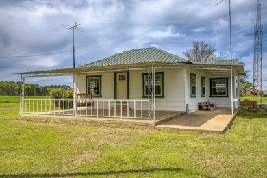 (private lake, pond, coastal) Home For Sale in Crockett Texas