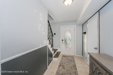 This beautifully updated 20' extra-wide semi offers a - photo 2