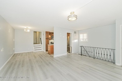 This beautifully updated 20' extra-wide semi offers a - photo 6