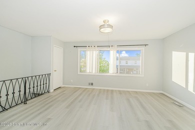 This beautifully updated 20' extra-wide semi offers a - photo 8