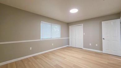 Freshly updated townhome, WITH A BRAND NEW ROOF in 2026. This - photo 9