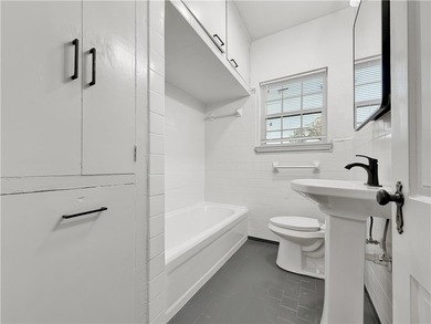 Charming, beautifully remodeled 2-bedroom, 1-bath, 1 car garage - photo 12