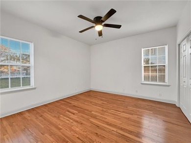 Charming, beautifully remodeled 2-bedroom, 1-bath, 1 car garage - photo 13