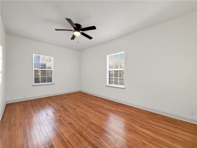 Charming, beautifully remodeled 2-bedroom, 1-bath, 1 car garage - photo 15