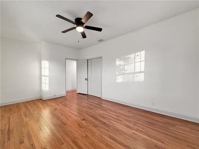 Charming, beautifully remodeled 2-bedroom, 1-bath, 1 car garage - photo 16