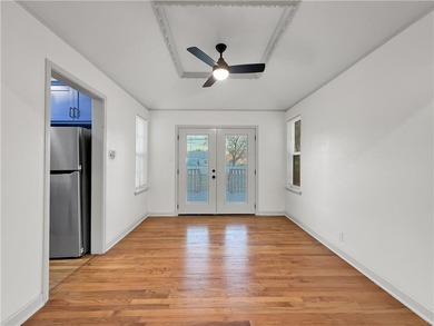 Charming, beautifully remodeled 2-bedroom, 1-bath, 1 car garage - photo 17