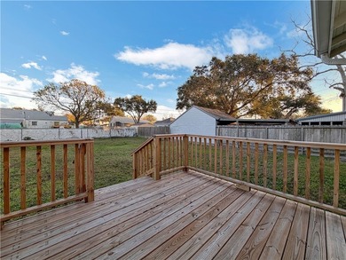 Charming, beautifully remodeled 2-bedroom, 1-bath, 1 car garage - photo 18