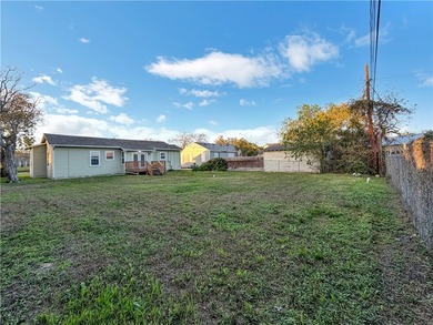Charming, beautifully remodeled 2-bedroom, 1-bath, 1 car garage - photo 19