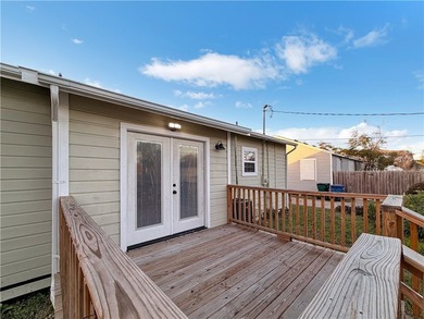 Charming, beautifully remodeled 2-bedroom, 1-bath, 1 car garage - photo 22