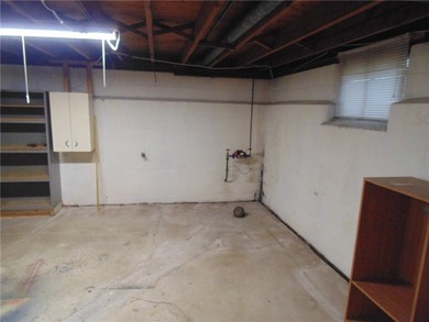 Move right into this well-maintained 4-bedroom Cape Cod in the - photo 33