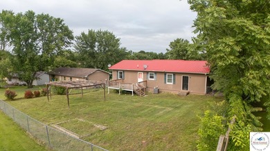 4-bed, 2-bath home in Warsaw featuring an open floor plan - photo 3