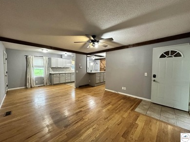 4-bed, 2-bath home in Warsaw featuring an open floor plan - photo 4