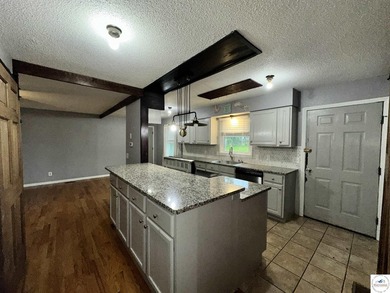 4-bed, 2-bath home in Warsaw featuring an open floor plan - photo 9