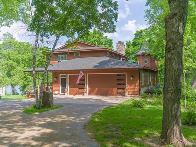So much to say about this stunning YR home on Mille Lacs. The - photo 2