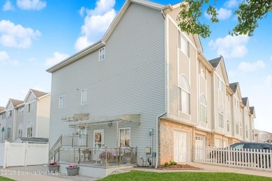 149 Crossfield is an immaculately kept townhouse that was newly - photo 1
