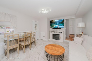 149 Crossfield is an immaculately kept townhouse that was newly - photo 6