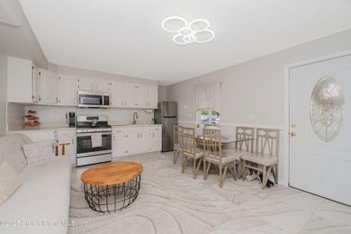 149 Crossfield is an immaculately kept townhouse that was newly - photo 7