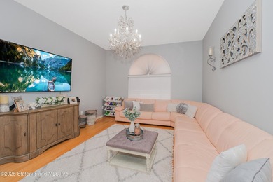 149 Crossfield is an immaculately kept townhouse that was newly - photo 9