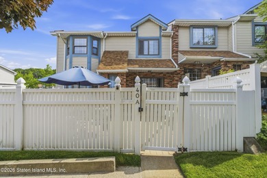 Welcome to this beautifully appointed three-bedroom Center Hall - photo 1