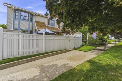 Welcome to this beautifully appointed three-bedroom Center Hall - photo 2