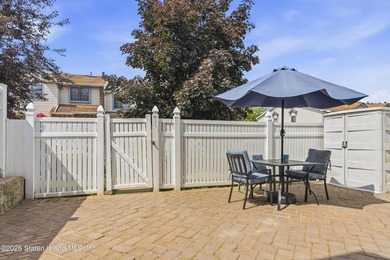 Welcome to this beautifully appointed three-bedroom Center Hall - photo 4