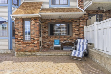 Welcome to this beautifully appointed three-bedroom Center Hall - photo 6