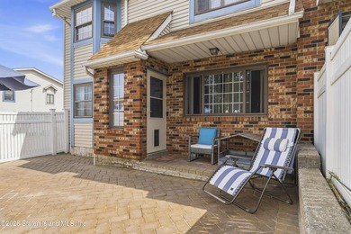 Welcome to this beautifully appointed three-bedroom Center Hall - photo 7