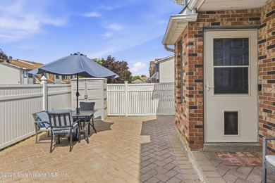 Welcome to this beautifully appointed three-bedroom Center Hall - photo 8