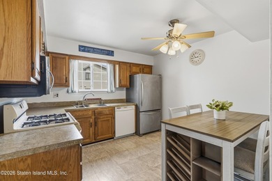 Welcome to this beautifully appointed three-bedroom Center Hall - photo 10